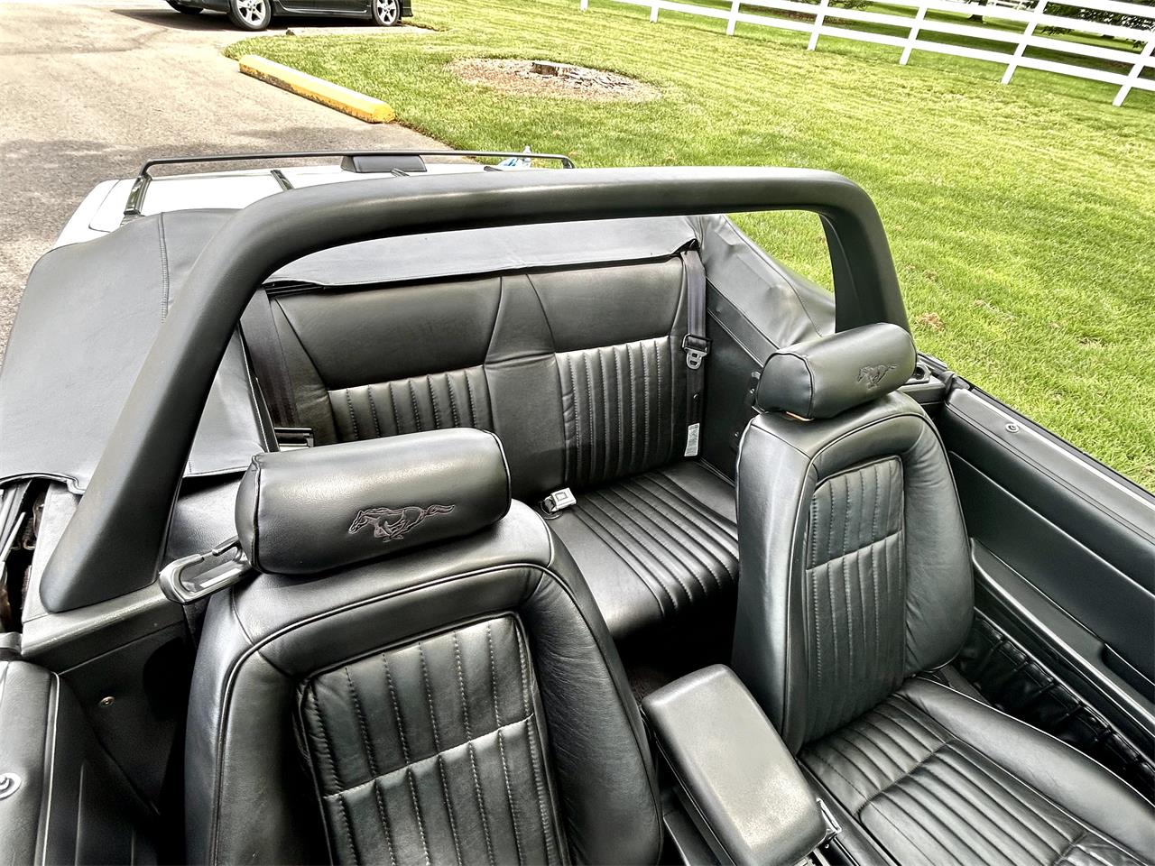 Ford-Mustang-gt-1993-Vibrant-White-Black-Leather-6