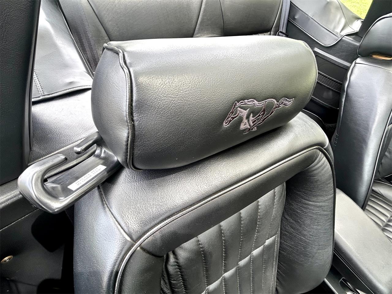Ford-Mustang-gt-1993-Vibrant-White-Black-Leather-61