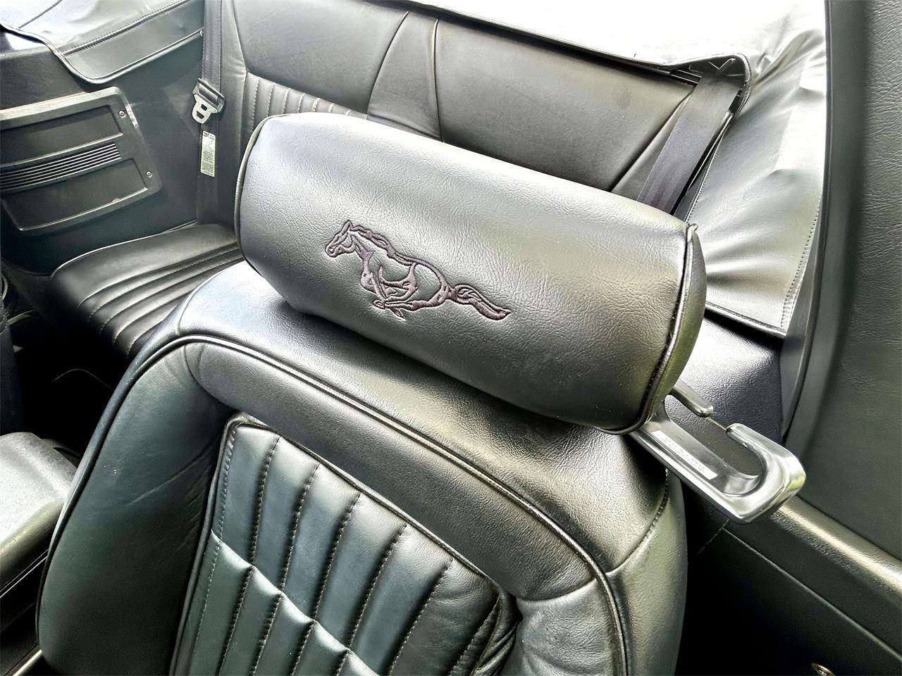 Ford-Mustang-gt-1993-Vibrant-White-Black-Leather-62