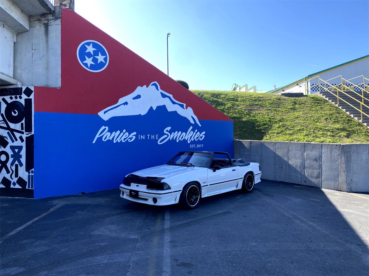 Ford-Mustang-gt-1993-Vibrant-White-Black-Leather-8