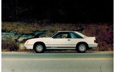 Ford-Mustang-gt350-1984-Oxford-White-Canyon-Red-5
