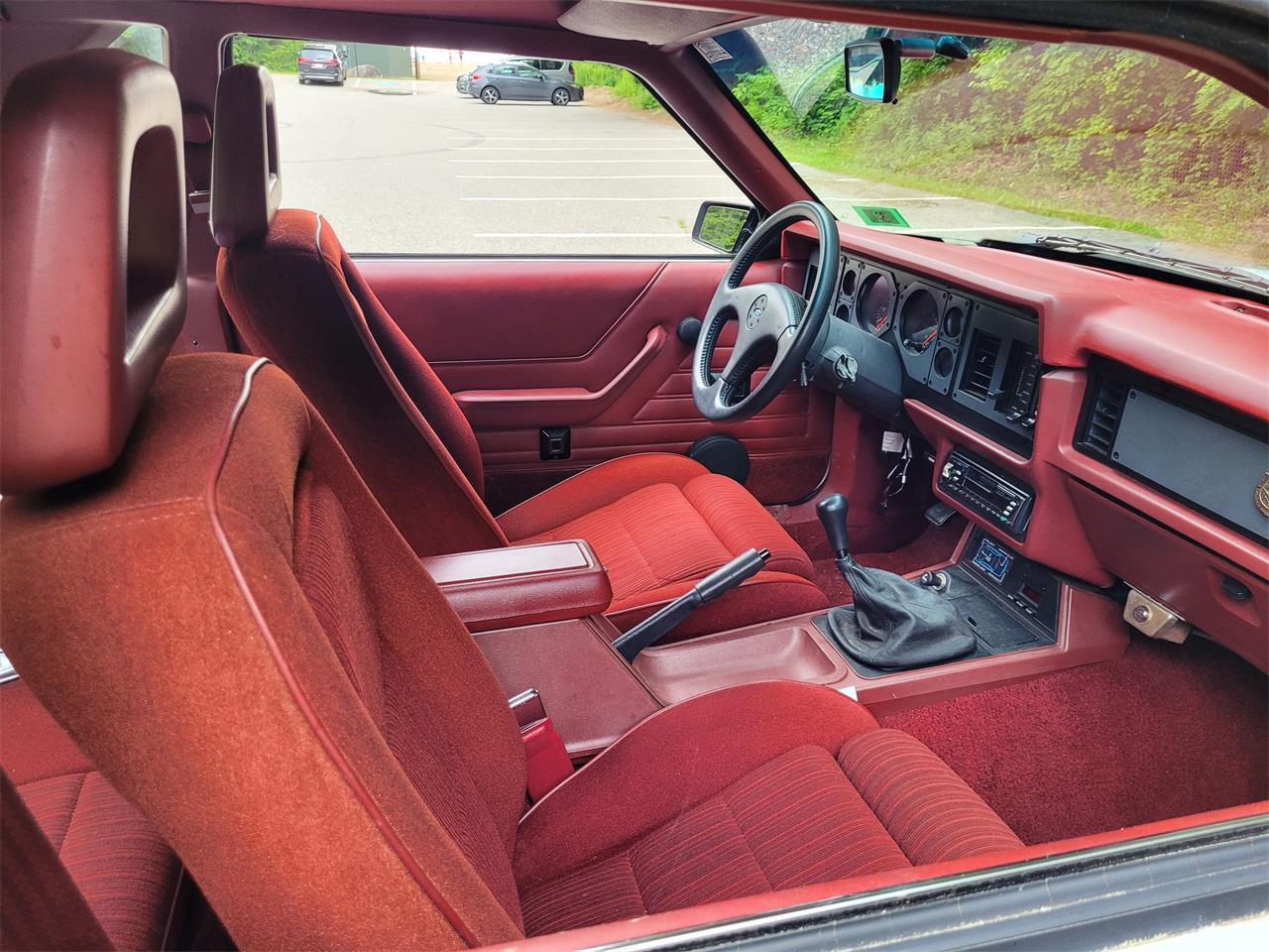 Ford-Mustang-gt350-1984-Oxford-White-Canyon-Red-8