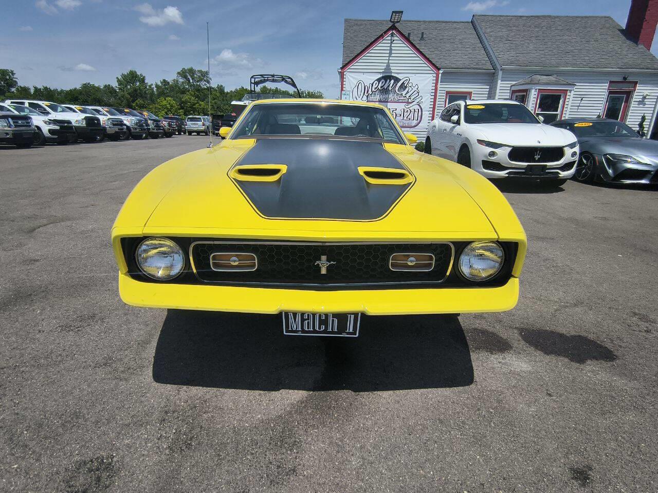 Ford-Mustang-mach-1-1972-YELLOW-TAN-1