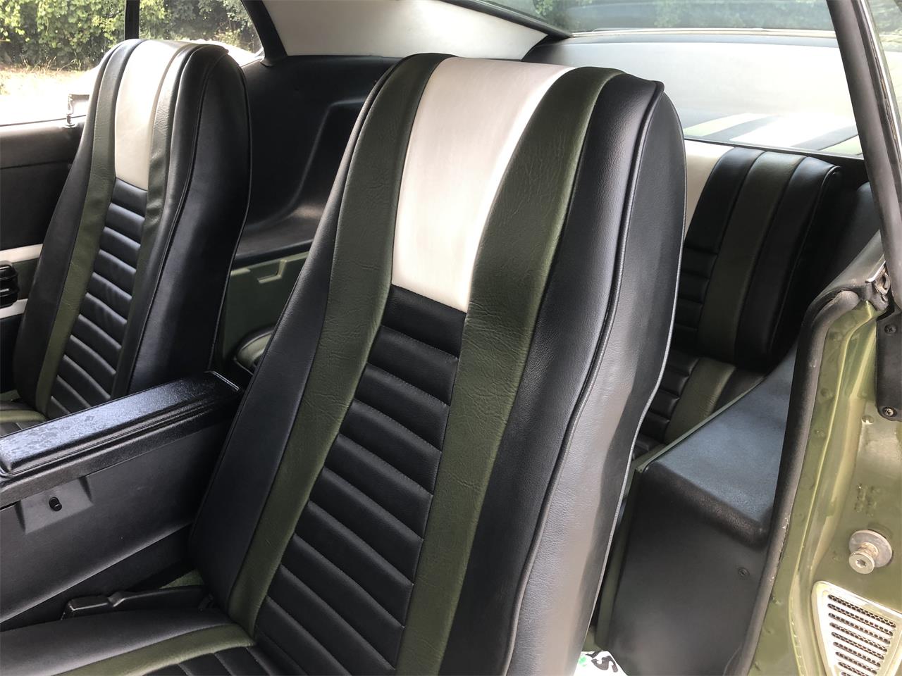 Ford-Mustang-mach-1-1973-Ivy-glow-metalic-Black-33