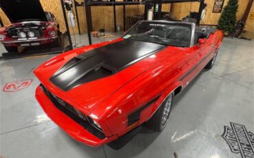 Ford-Mustang-mach-1-1973-Red-Black