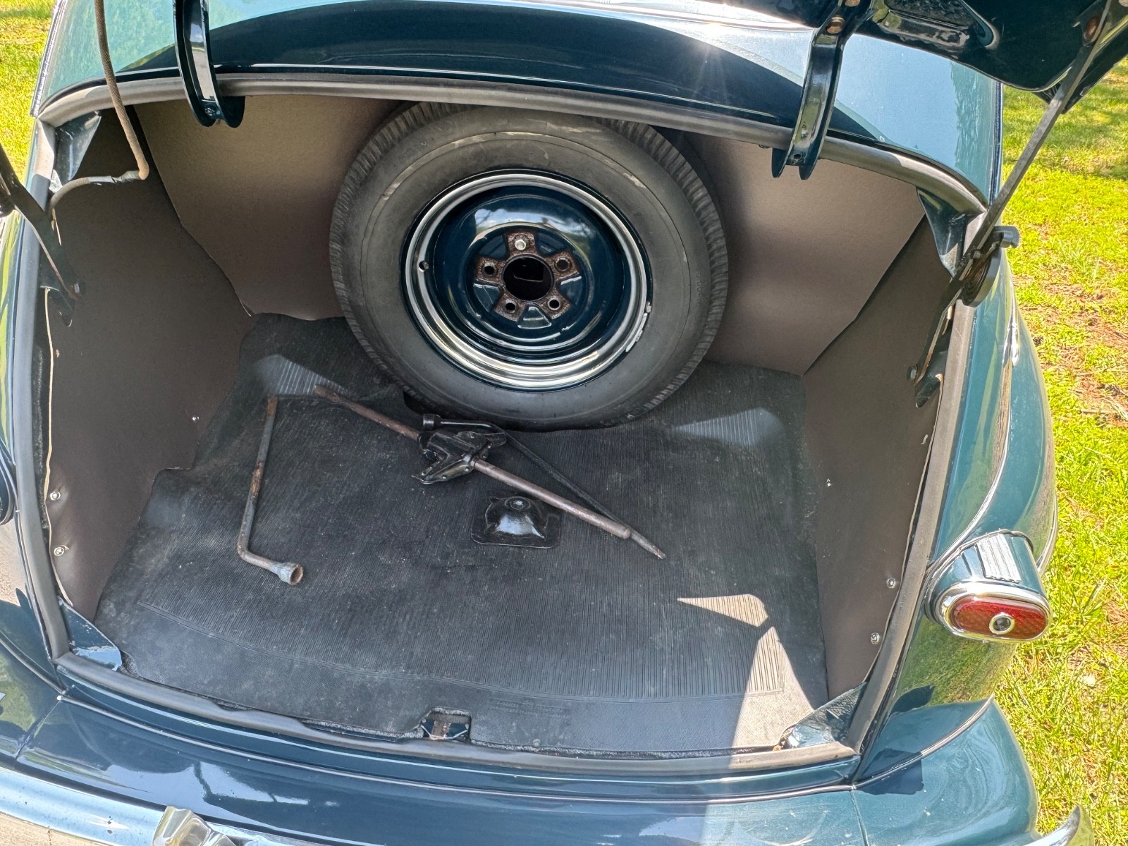 Ford-Other-1946-Sedan-18