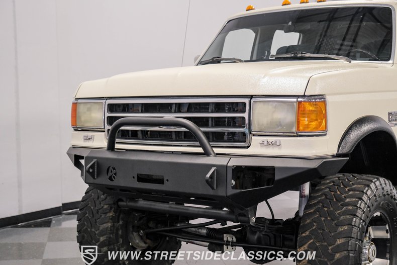 Ford-Other-1991-White-Blue-17