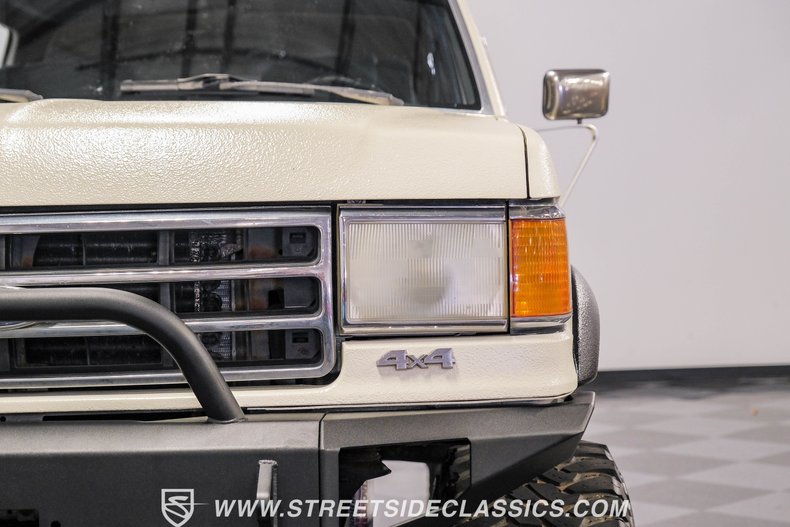 Ford-Other-1991-White-Blue-18