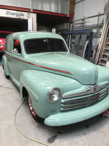 Ford-Panel-truck-1947-Green-6
