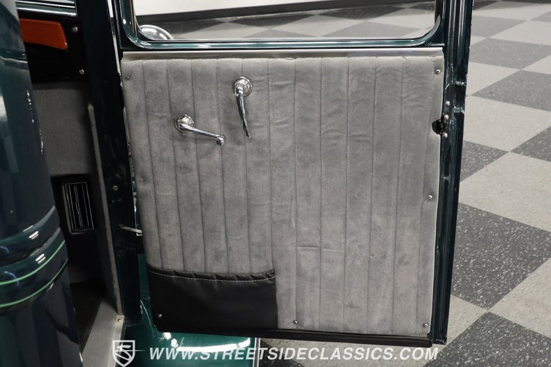 Ford-Pickup-1932-Dark-Green-Metallic-Gray-15