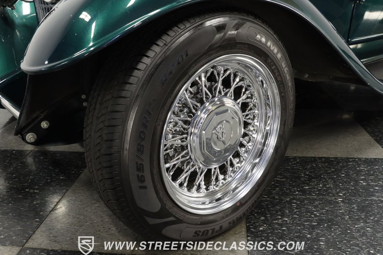Ford-Pickup-1932-Dark-Green-Metallic-Gray-17