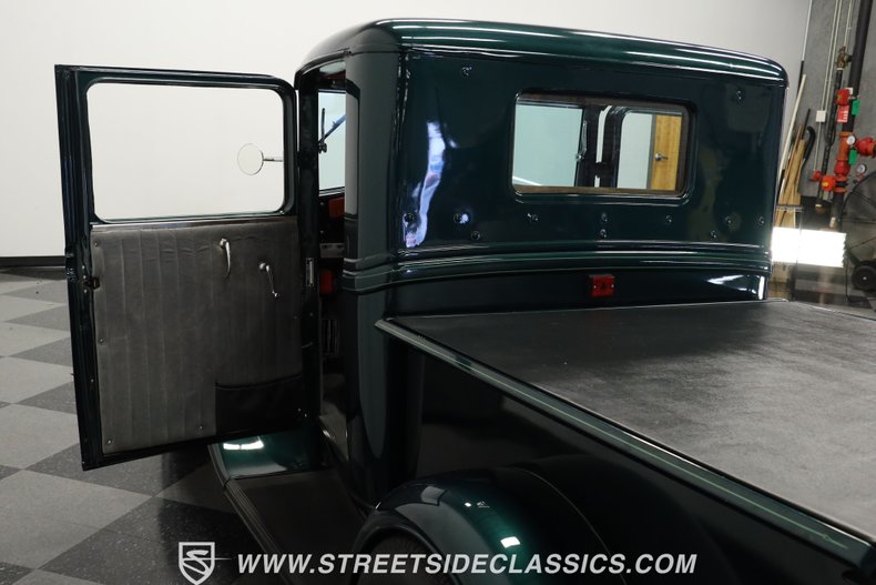 Ford-Pickup-1932-Dark-Green-Metallic-Gray-19