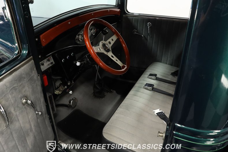 Ford-Pickup-1932-Dark-Green-Metallic-Gray-22