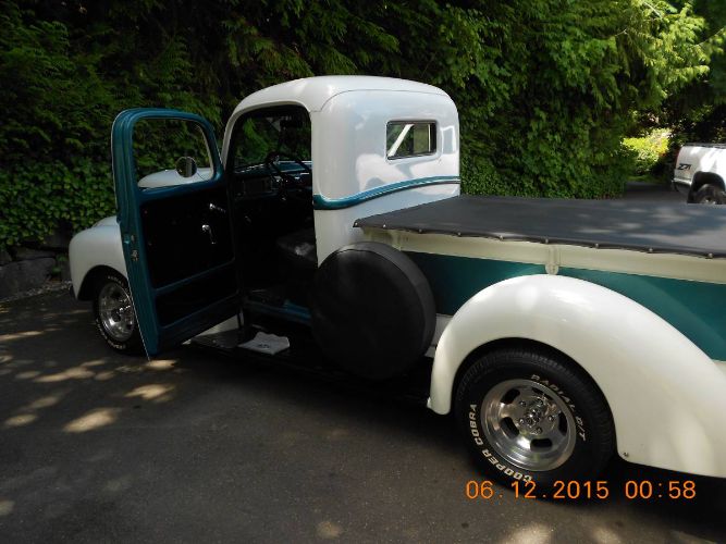 Ford-Pickup-1947-White-1