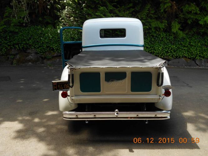 Ford-Pickup-1947-White-2