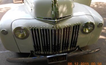 Ford-Pickup-1947-White-3