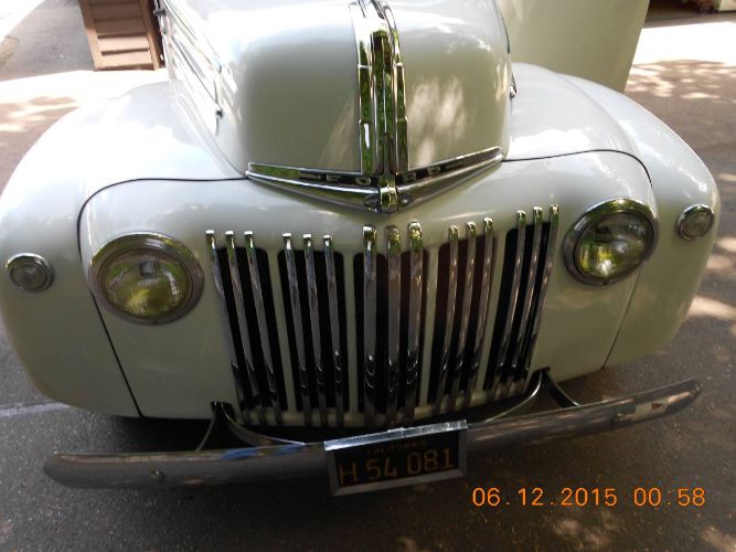 Ford-Pickup-1947-White-3