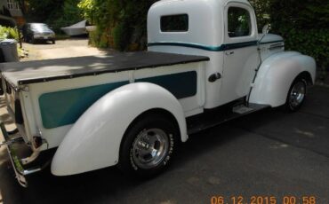 Ford-Pickup-1947-White
