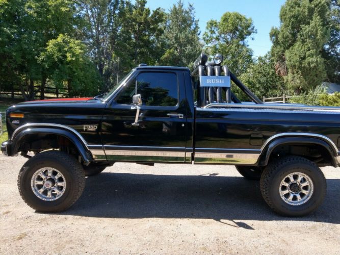 Ford-Pickup-1984-1