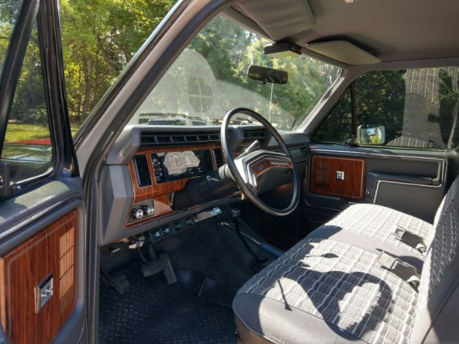 Ford-Pickup-1984-10