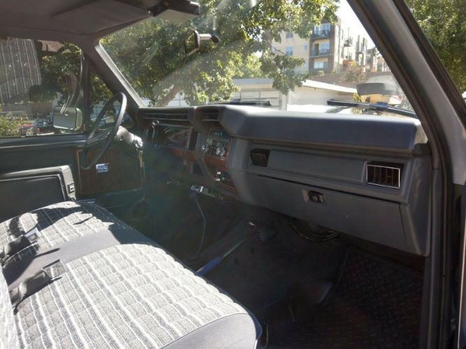 Ford-Pickup-1984-11
