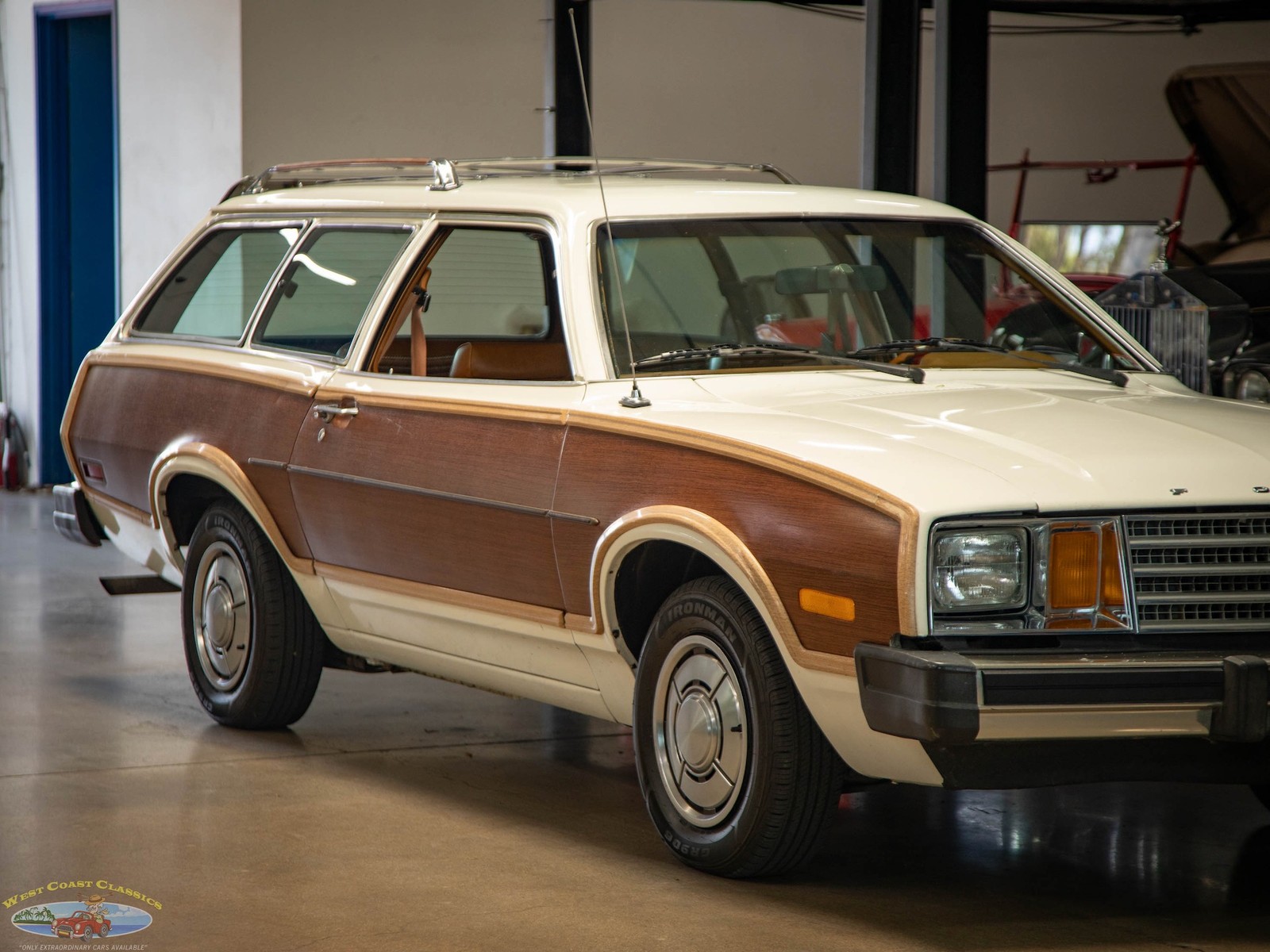 Ford-Pinto-Squire-2-Door-1980-2-Door-Station-Wagon-10