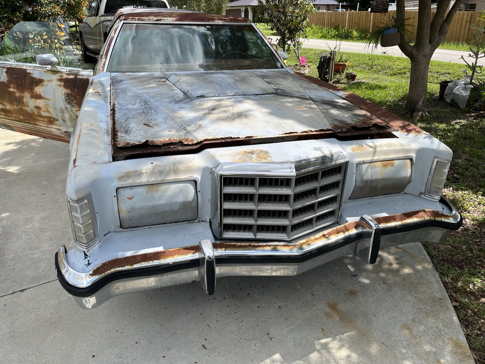 Ford-Ranchero-1977-2