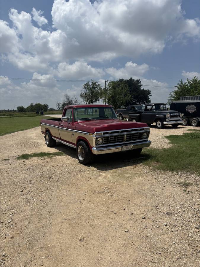 Ford-Ranger-1974-red