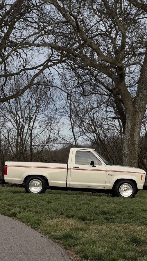 Ford-Ranger-1988-white-18