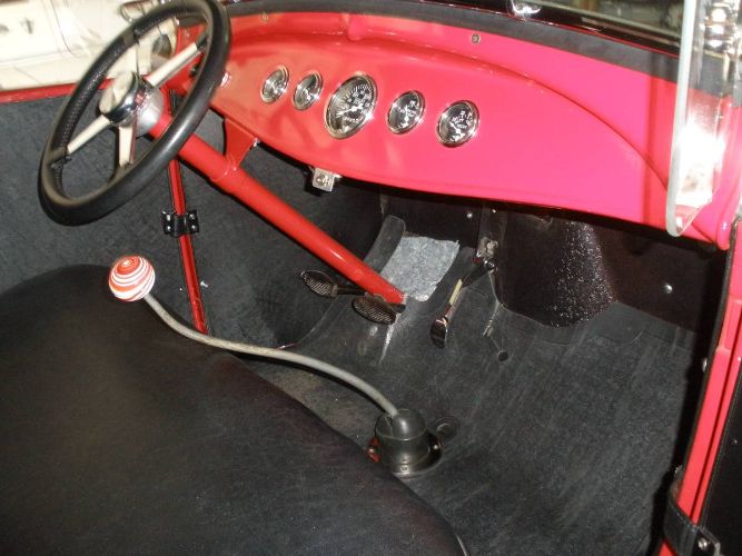 Ford-Roadster-1929-Red-Black-3