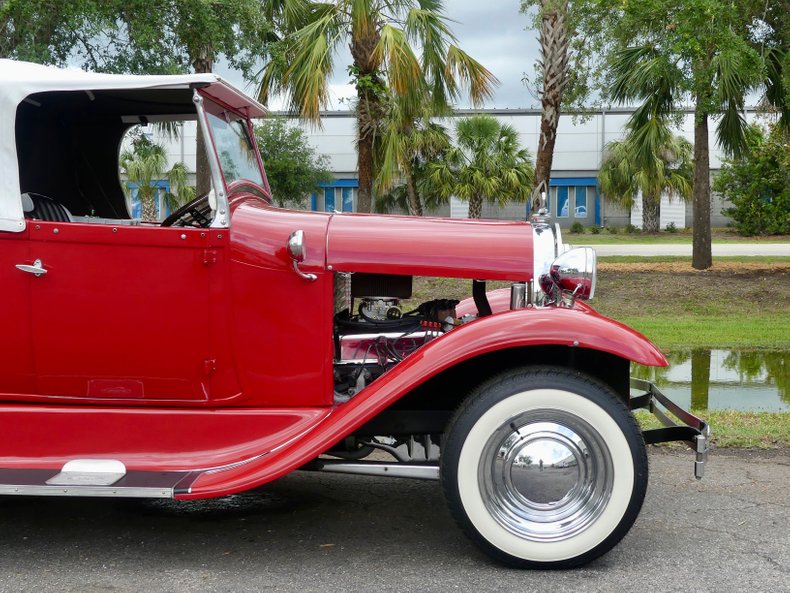 Ford-Roadster-1931-Red-White-and-Black-12