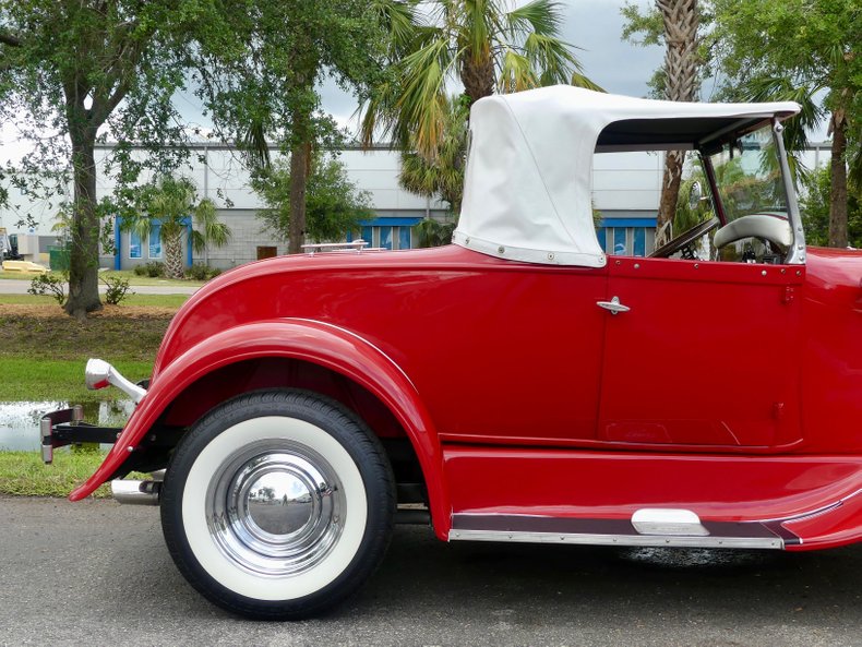 Ford-Roadster-1931-Red-White-and-Black-2