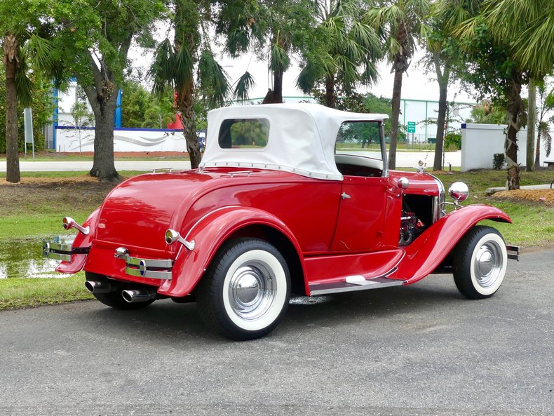 Ford-Roadster-1931-Red-White-and-Black-31