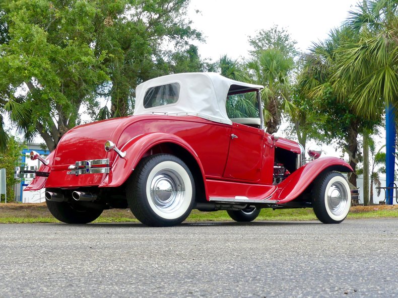 Ford-Roadster-1931-Red-White-and-Black-33