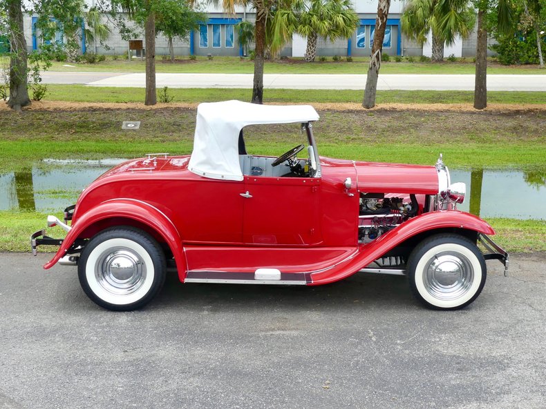 Ford-Roadster-1931-Red-White-and-Black-34