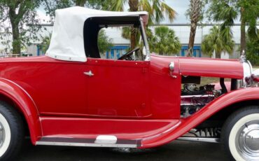 Ford-Roadster-1931-Red-White-and-Black