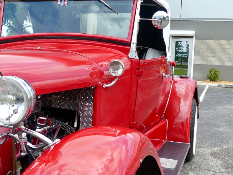 Ford-Roadster-1931-Red-White-and-Black-38
