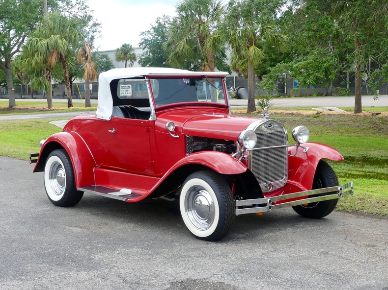 Ford-Roadster-1931-Red-White-and-Black-4