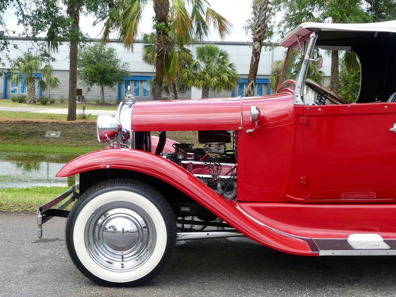 Ford-Roadster-1931-Red-White-and-Black-40