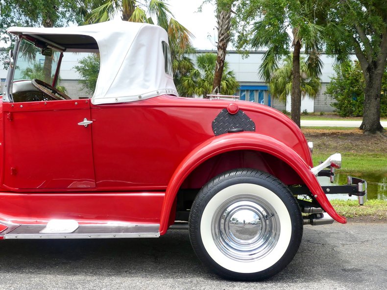 Ford-Roadster-1931-Red-White-and-Black-42