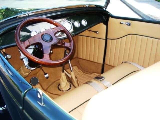 Ford-Roadster-1932-Green-Tan-Leather-8