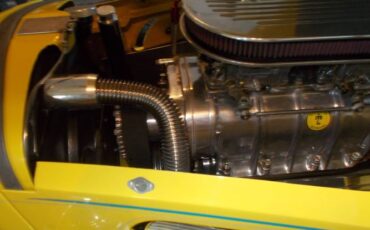 Ford-Roadster-1932-Yellow-Custom-leather-13