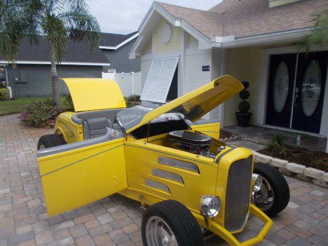 Ford-Roadster-1932-Yellow-Custom-leather-19