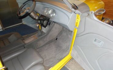 Ford-Roadster-1932-Yellow-Custom-leather-2