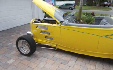 Ford-Roadster-1932-Yellow-Custom-leather-20