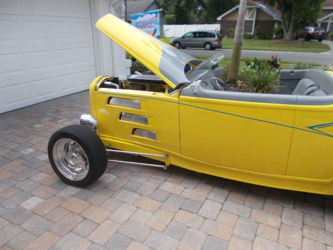 Ford-Roadster-1932-Yellow-Custom-leather-20