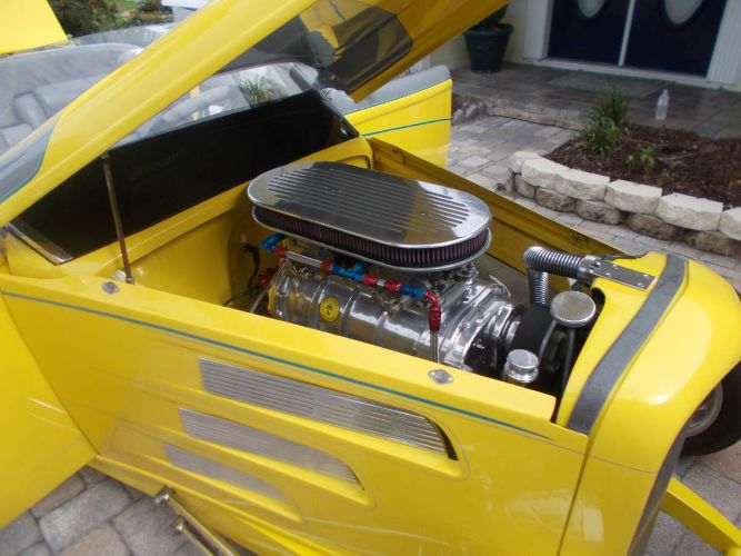 Ford-Roadster-1932-Yellow-Custom-leather-21