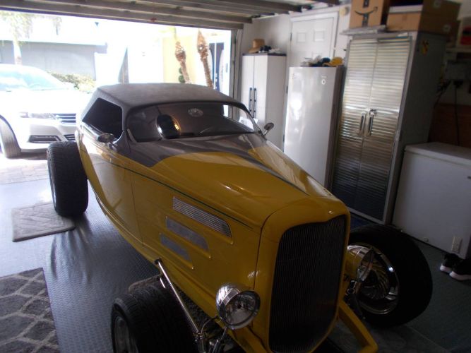 Ford-Roadster-1932-Yellow-Custom-leather-3
