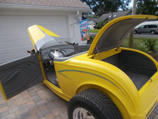 Ford-Roadster-1932-Yellow-Custom-leather-4