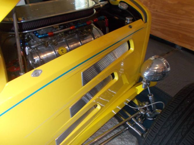 Ford-Roadster-1932-Yellow-Custom-leather-6